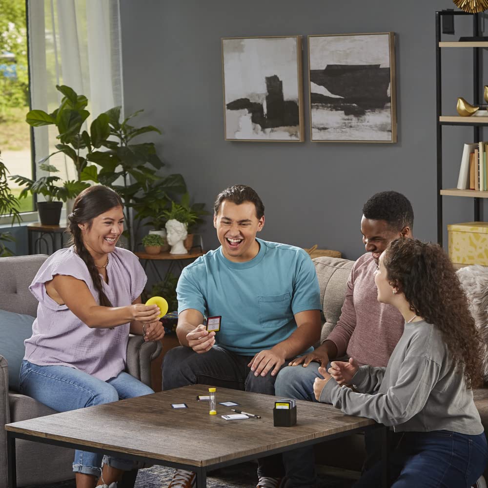 Tabú Hasbro Gaming – Juego de mesa de adivinanzas y risas para toda la familia