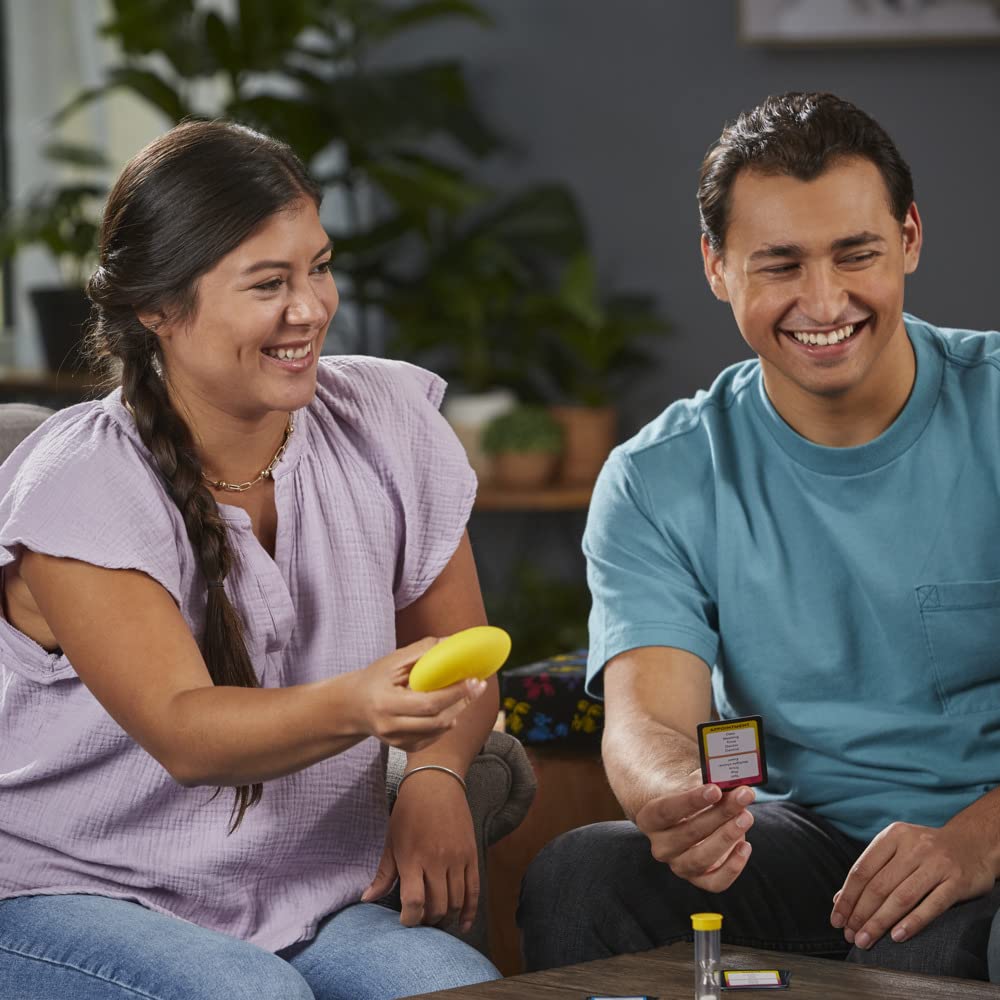 Tabú Hasbro Gaming – Juego de mesa de adivinanzas y risas para toda la familia