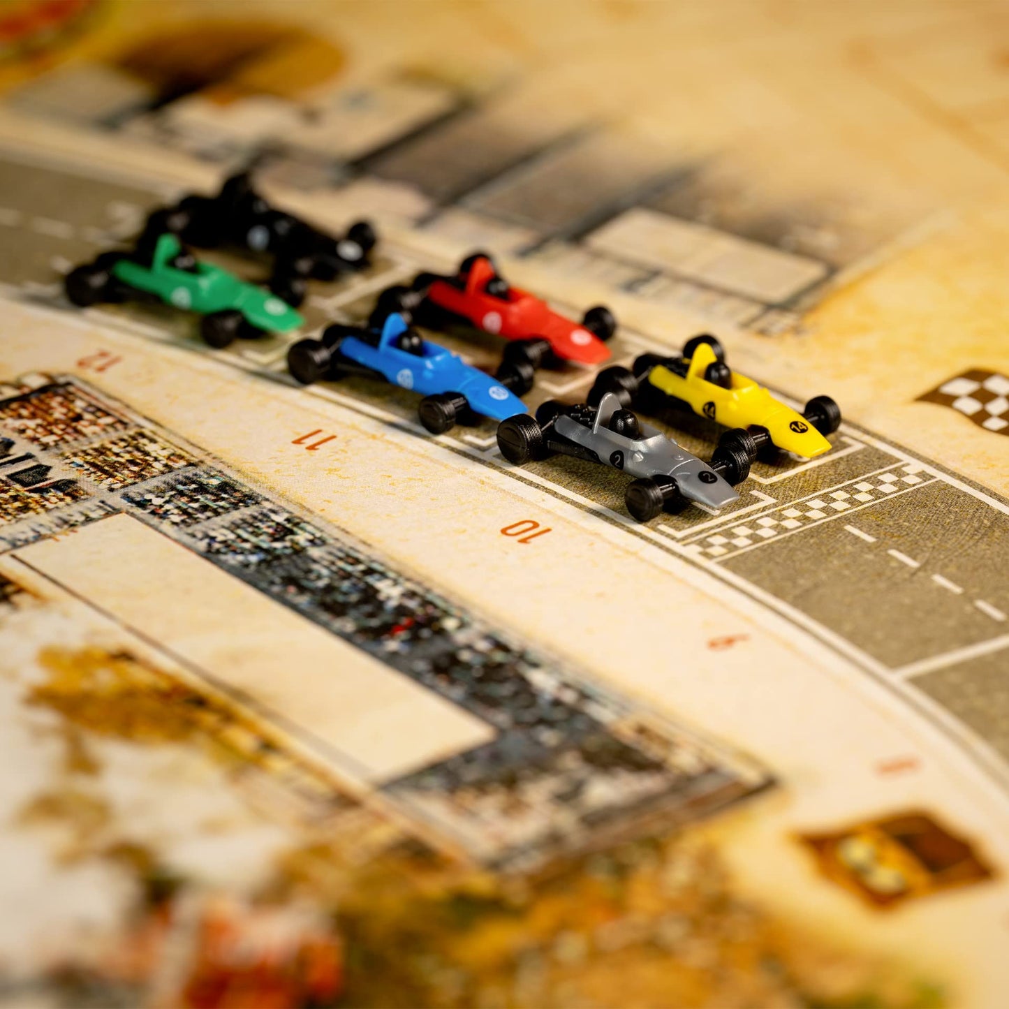 Asmodee - Heat - Juego de Estrategia de Carreras de Coches - Juego de Mesa estrategico para niños a Partir de 10 años - 1 a 6 Jugadores - 60 min - Carrera inmersiva - Español