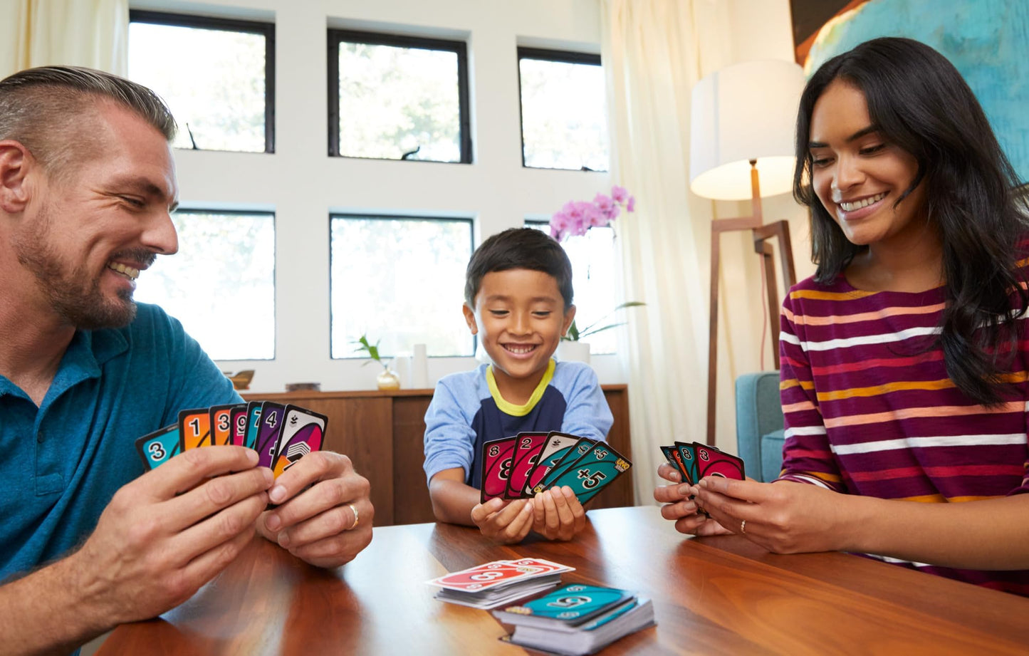 UNO FLIP – Diversión estratégica y competitiva para niños y adultos