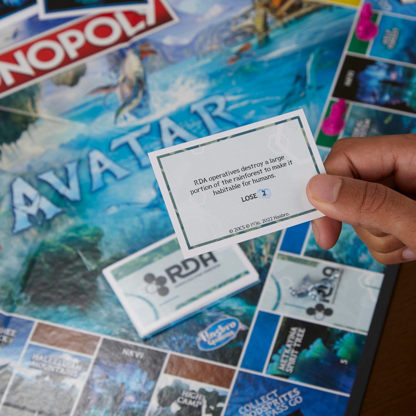 Cartas de propiedades y cartas especiales de Monopoly Avatar