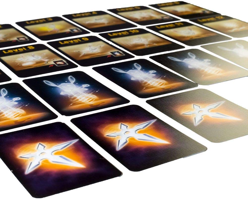 Cartas numeradas del juego de mesa The Mind que se colocan en orden creciente