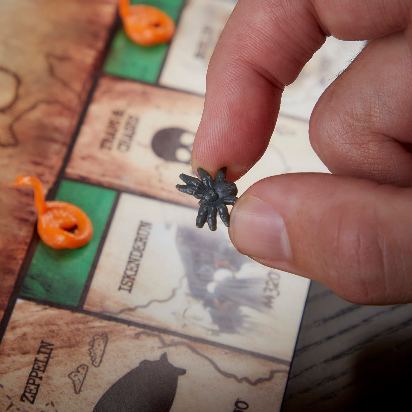 Hasbro Gaming Juego Monopoly Indiana Jones, inspirado en las pel culas de Indiana Jones, juego de mesa para 2-6 jugadores, para ni os a partir de 8 a os