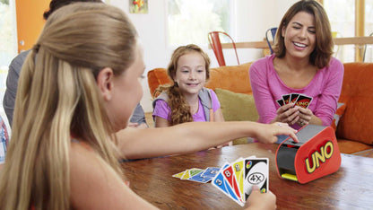 UNO Extreme - Juego de Cartas Familiar con Lanzador - con Luz y Sonido - 112 Cartas - De 2 a 10 Jugadores - Regalo para Niños de 7+ Años y Adultos, GXY75