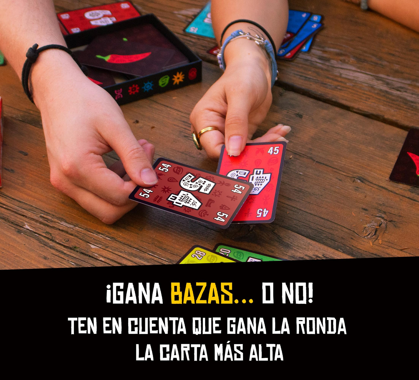 PILI PILI - Juegos de Mesa - Juego de Cartas con Familia y Amigos - Gran Premio del Juguete 2025 - Juego de bazas rápido y estratégico - 2 a 8 Jugadores - Regalo Original