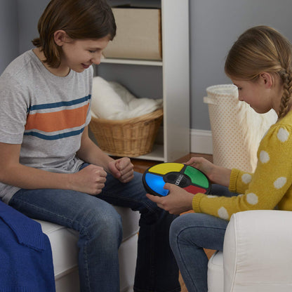 Hasbro Gaming Simon, Juguete Electrónico de Memoria, Habilidad y Estrategia, Juegos para Niños y Niñas de 8 Años, Multijugador, Luces y Sonidos