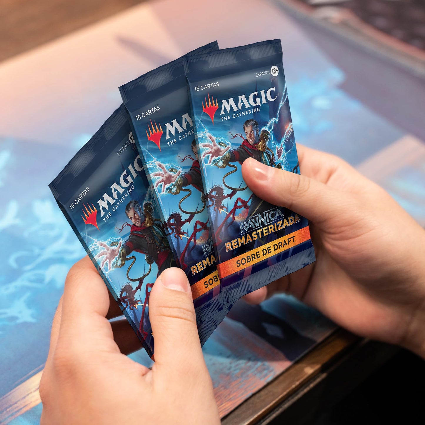 RAVNICA: REMASTERIZADA – Caja de sobres Magic The Gathering en español