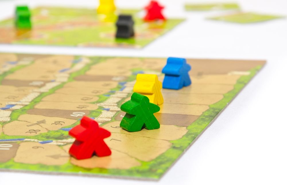 Meeples de colores del juego de mesa Carcassonne