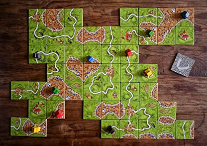 Zona de juego del Carcassonne con losetas colocadas formando ciudades y caminos
