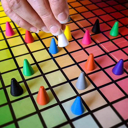 Fichas de colores utilizadas por los jugadores en el juego de mesa Hues and Cues
