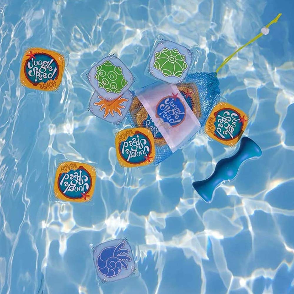 Zona de juego del Jungle Speed Beach con cartas resistentes al agua y el tótem