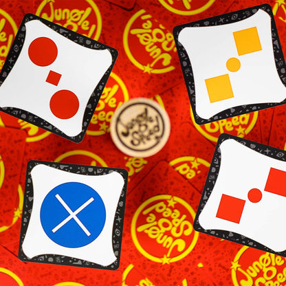 Cartas del juego de mesa Jungle Speed con símbolos geométricos